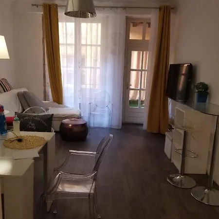 La Traboule Vieux Апартаменты